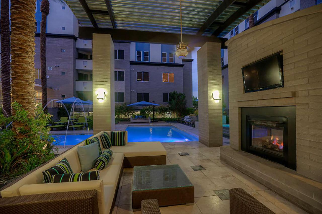 Heated swimming pool: 2 Story Loft with Mountain & City Views-King Bed & Parking 4011