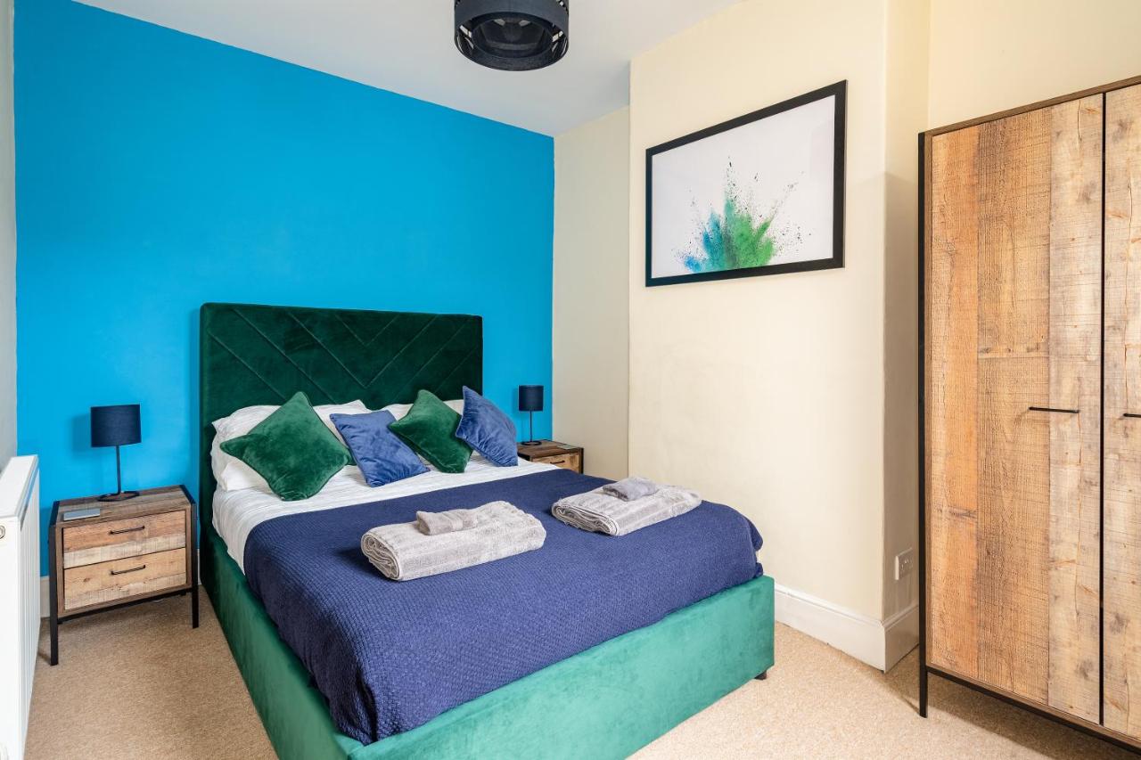 Fantastic, Spacious 3 Bedroom House With Garden - 2