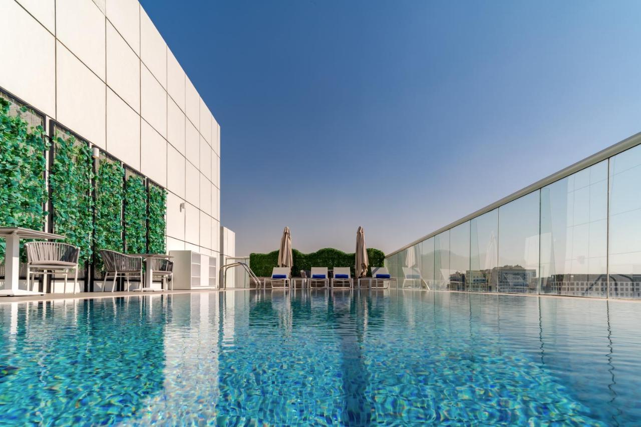 Rooftop swimming pool: Studio M Al Barsha Hotel by Millennium