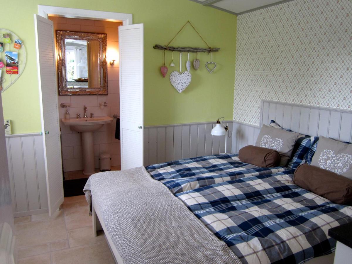 Bed & Breakfast Bij Janzen photo