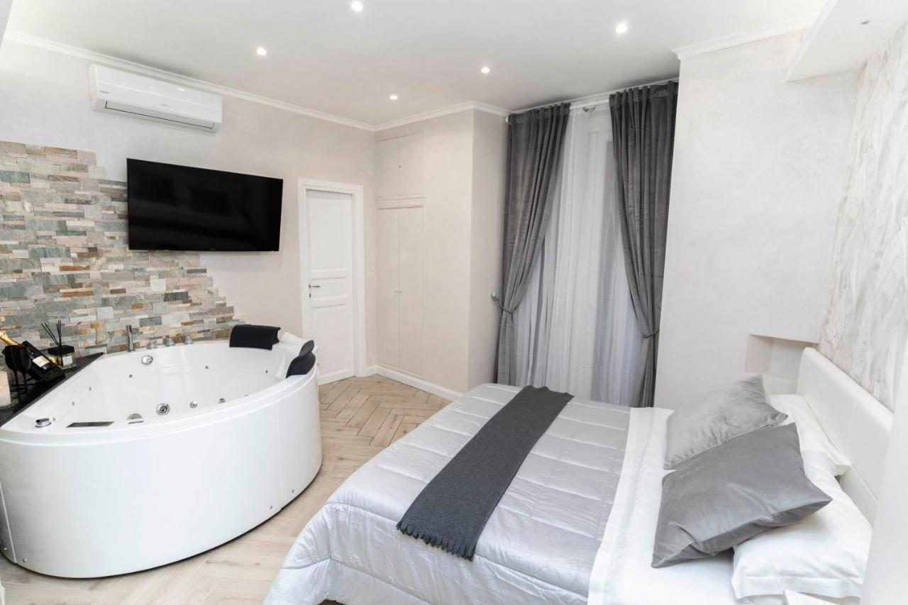 Silver Suite Coliseum - 2