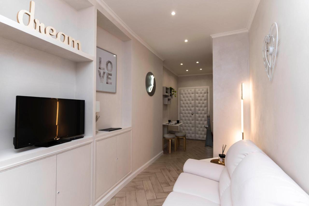 Silver Suite Coliseum - 5