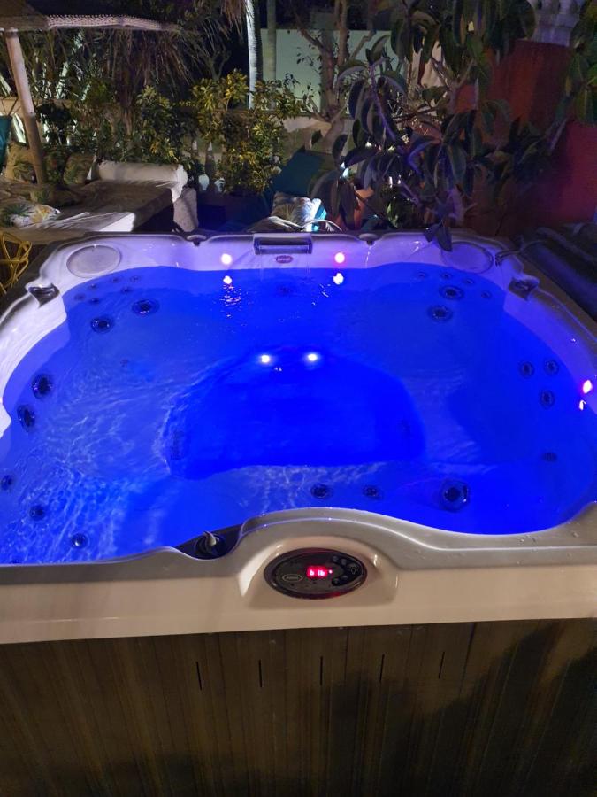 Majestic Villa by the Beach Heated Private Pool & Jacuzzi ...
