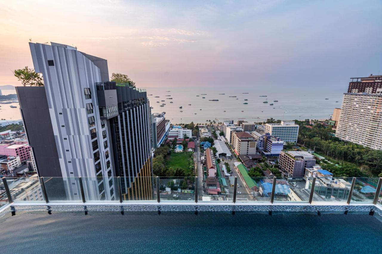 Rooftop swimming pool: The Base Pattaya by Nami