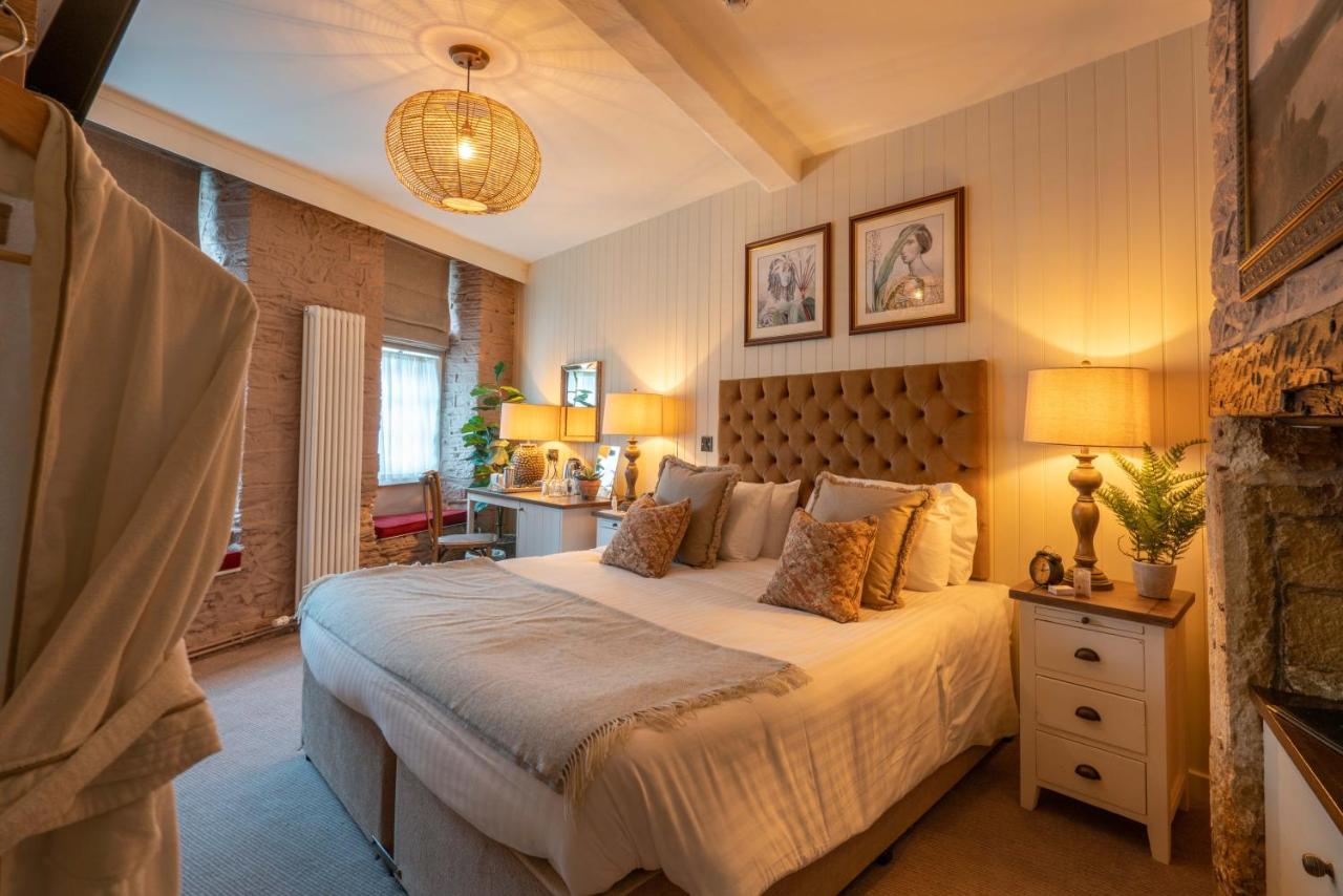 Classic Family Room Wells- Plaine