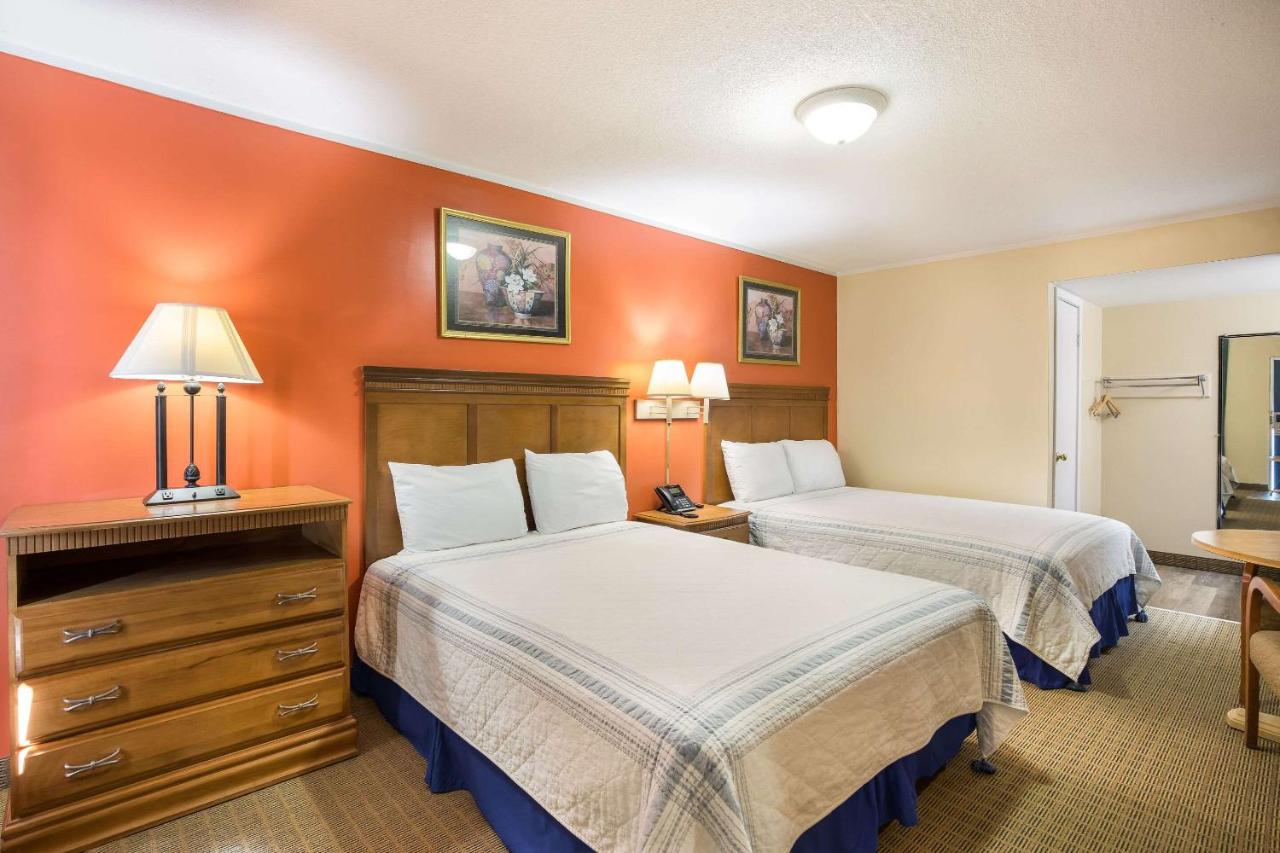 Rodeway Inn Cecil — photo 20