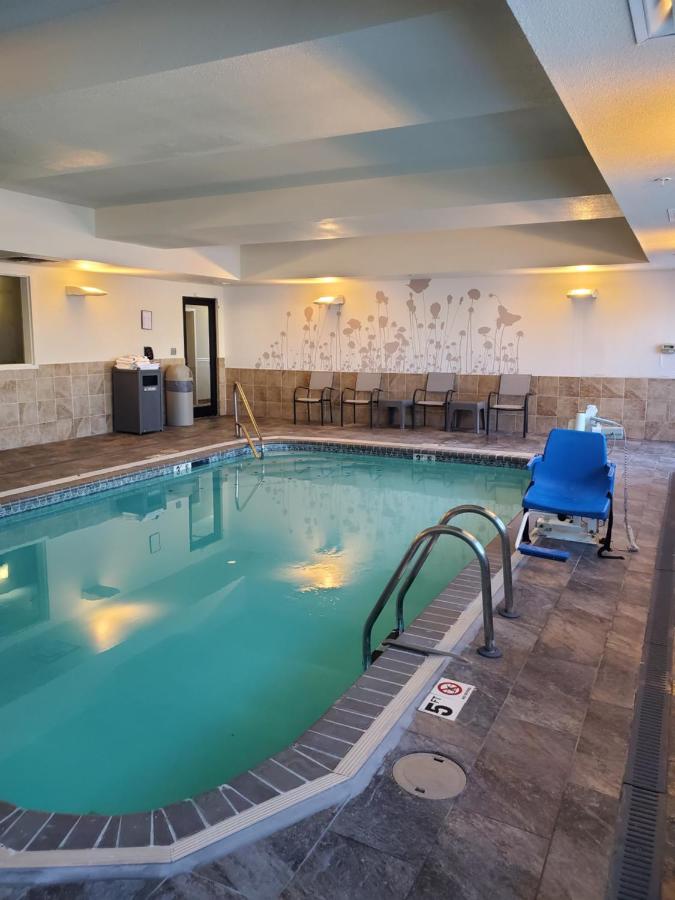 Heated swimming pool: Sleep Inn & Suites Dyersburg I-155