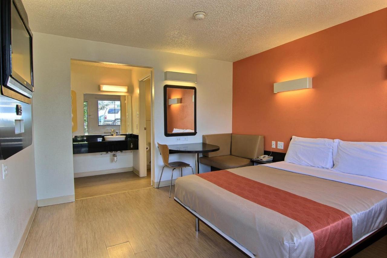 Motel 6-Austin, TX - North Central - 2
