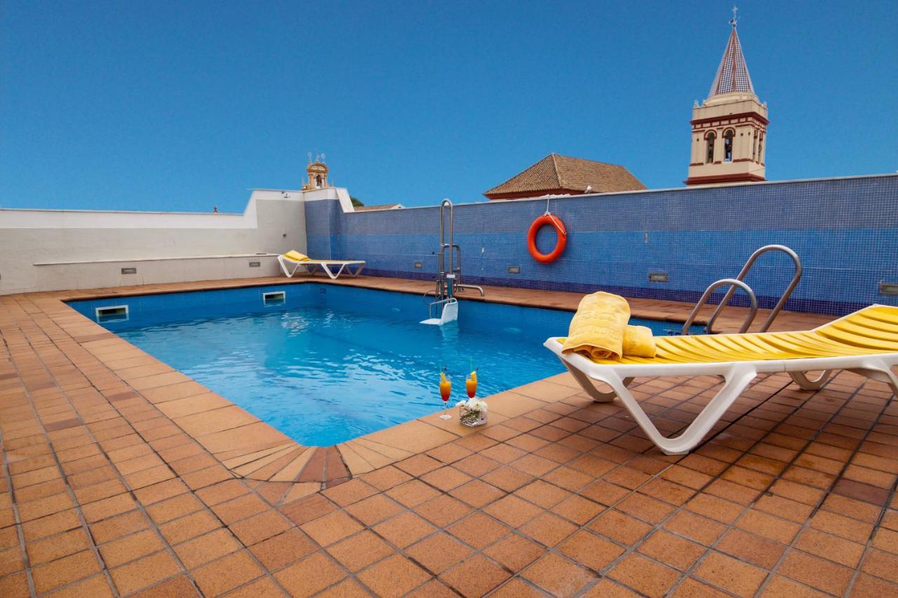 Rooftop swimming pool: San Gil