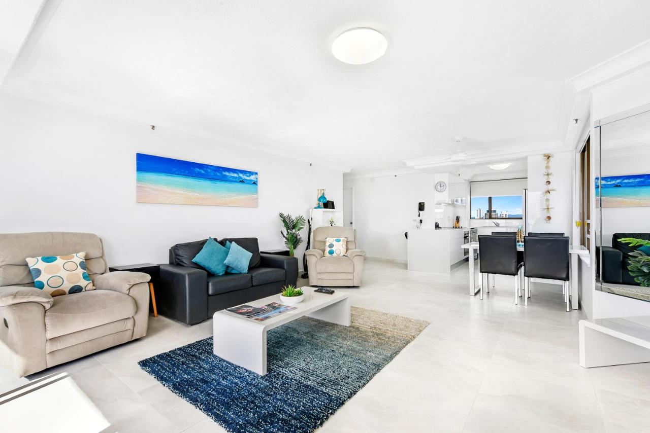 Surfers Century Oceanside Apartments photo