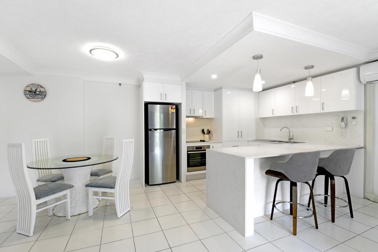 Surfers Century Oceanside Apartments photo