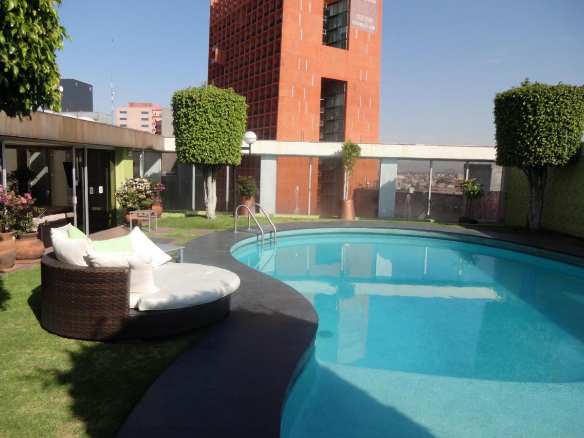 Rooftop swimming pool: Hotel Casa Blanca