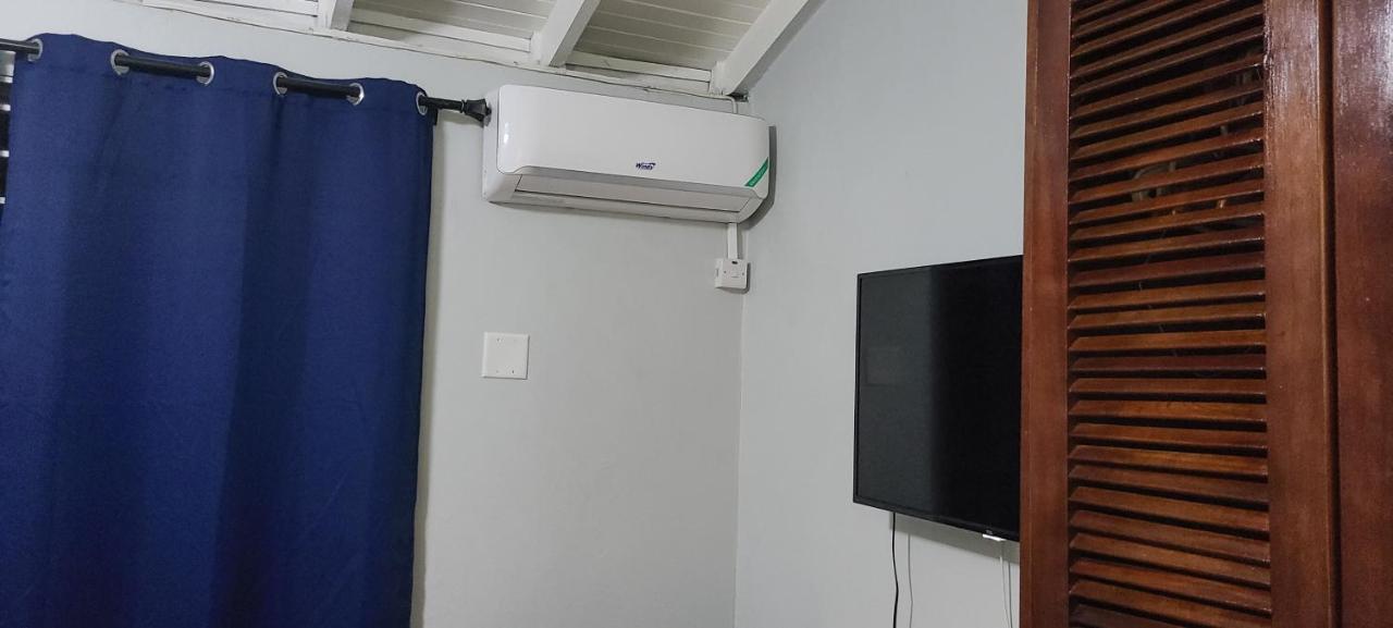 Cheerful 2 - Bedroom Townhouse with free parking in New Kingston - 5