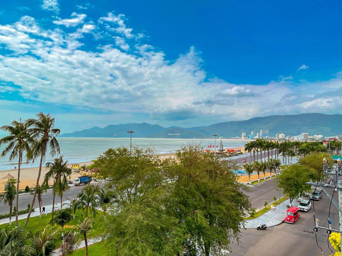 Beach: Y Linh Hotel