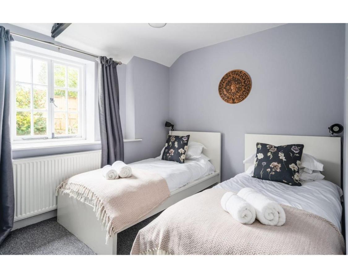 Hatfield Cottage - 2