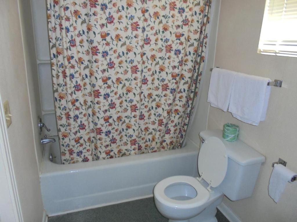 Pine Lodge Motel & Rentals — photo 19