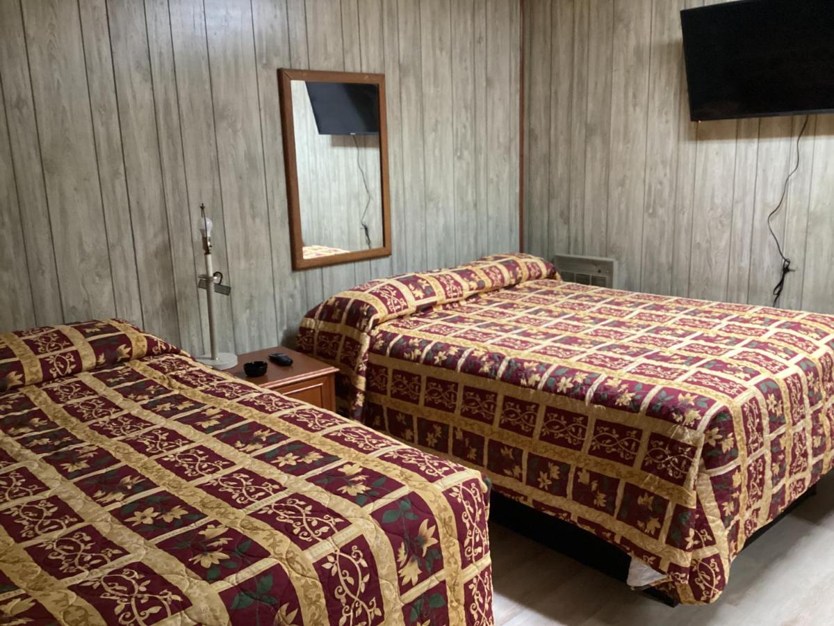 Pine Lodge Motel & Rentals — photo 2