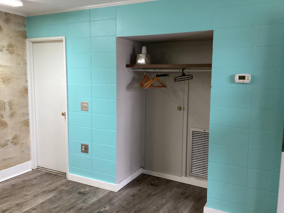 Pine Lodge Motel & Rentals — photo 20
