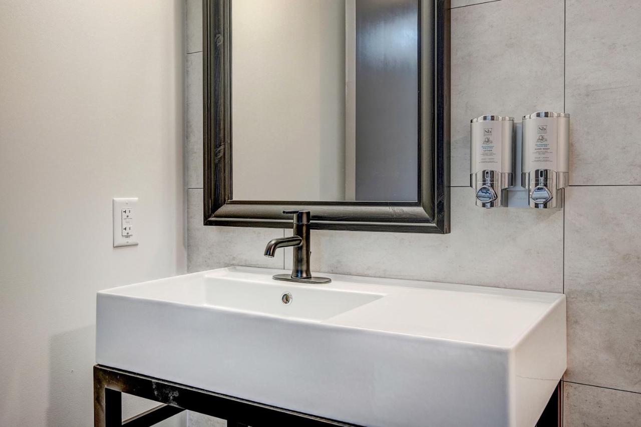 The Block Hotel & Commons — photo 13