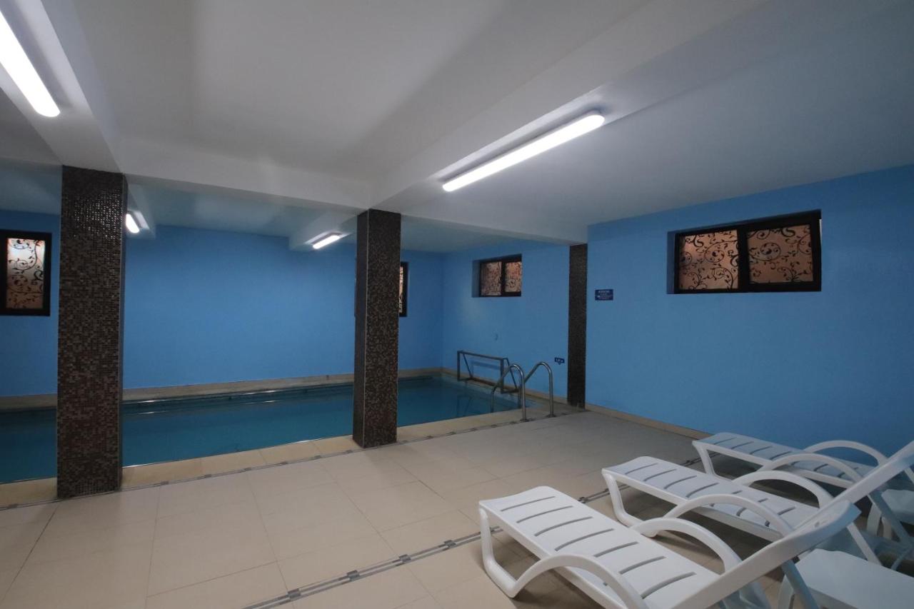 Heated swimming pool: Complex Cochet