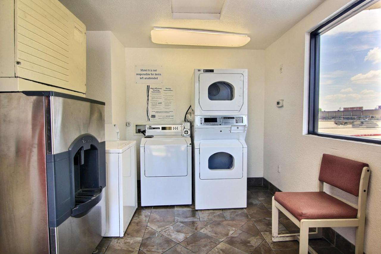 Motel 6 Austin, TX - Central Downtown UT - 5
