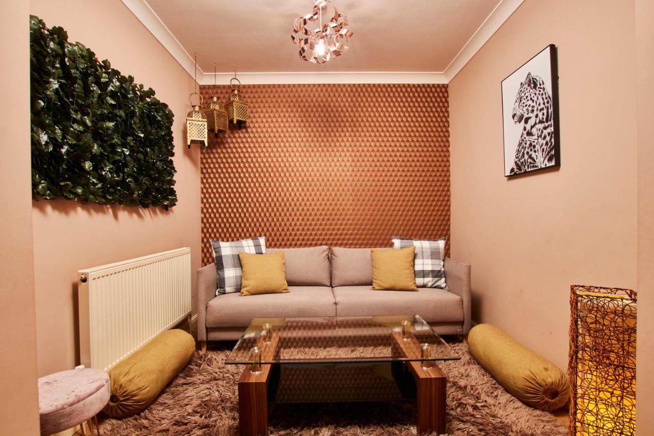 {{ hotelInfo.altText }}