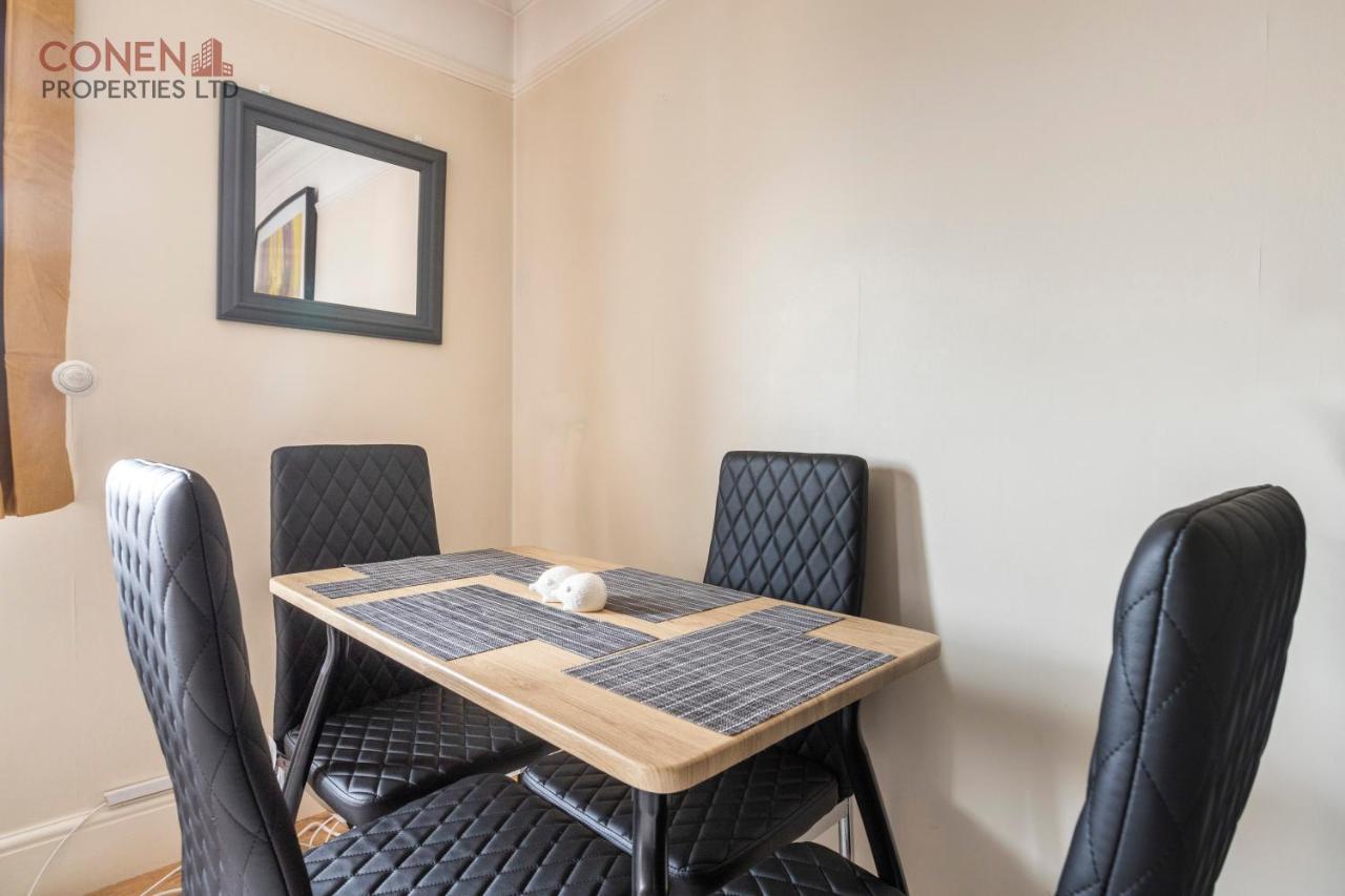 Stunning 2-Bed Apartment in Grays photo