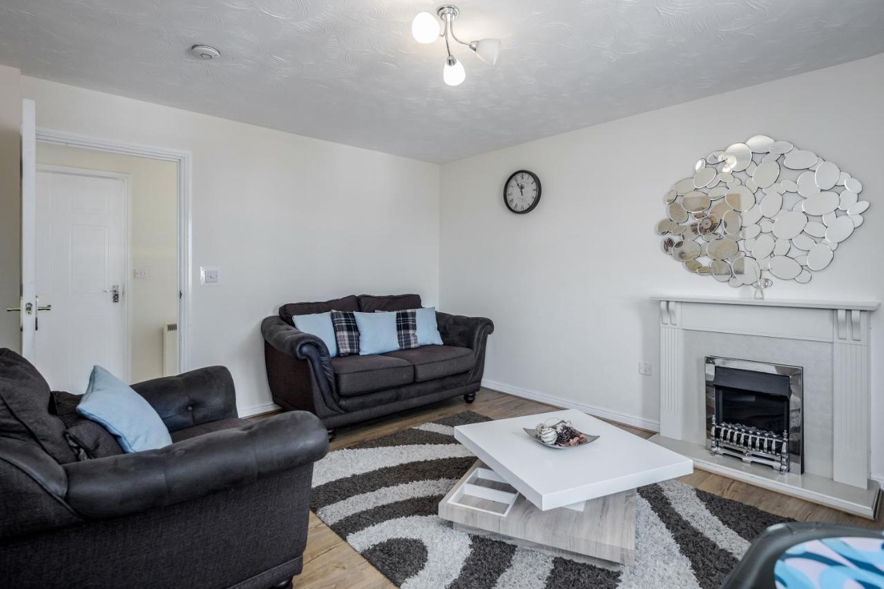 Captivating 3-Bed Apartment in Grays photo
