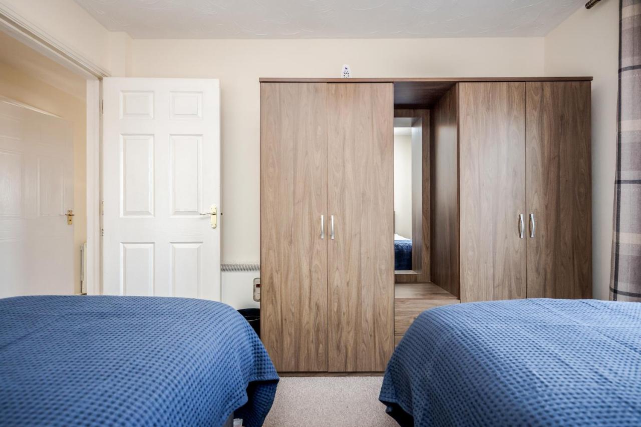 Captivating 3-Bed Apartment in Grays photo