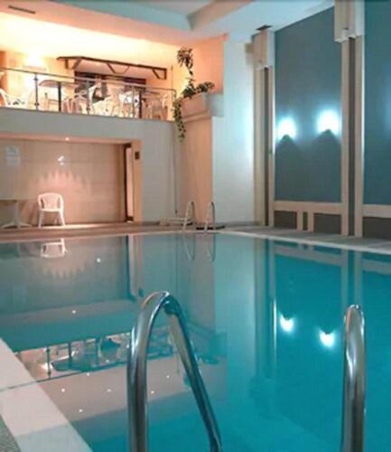 Heated swimming pool: Marble Hotel