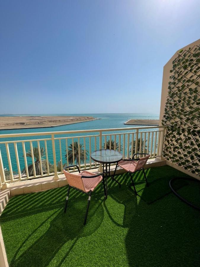 Beach: panoramic MARINA 4 beach view