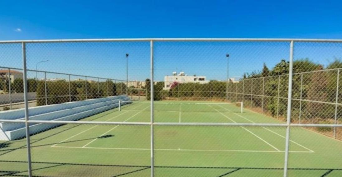 Tennis court: Great kings resorts Jannys