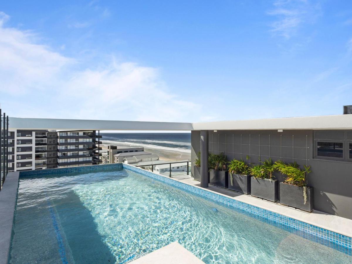 Rooftop swimming pool: Beachfront Luxury in Palm Beach with Rooftop Pool