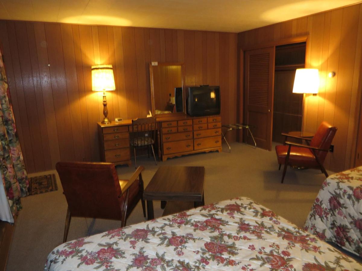Travelers Inn — photo 17
