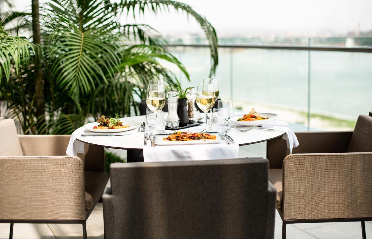 Noom Hotel Abidjan Plateau photo