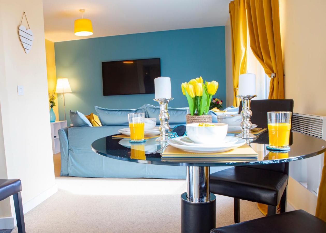 {{ hotelInfo.altText }}