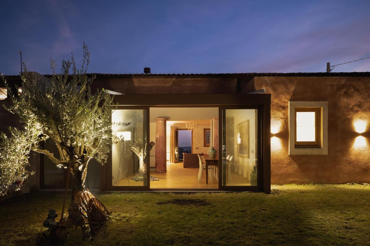Monaci delle Terre Nere photo