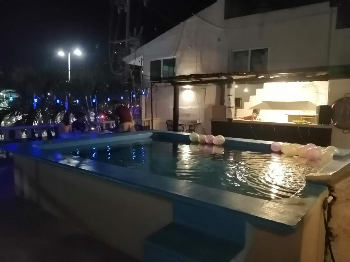 Rooftop swimming pool: Mundo Maya