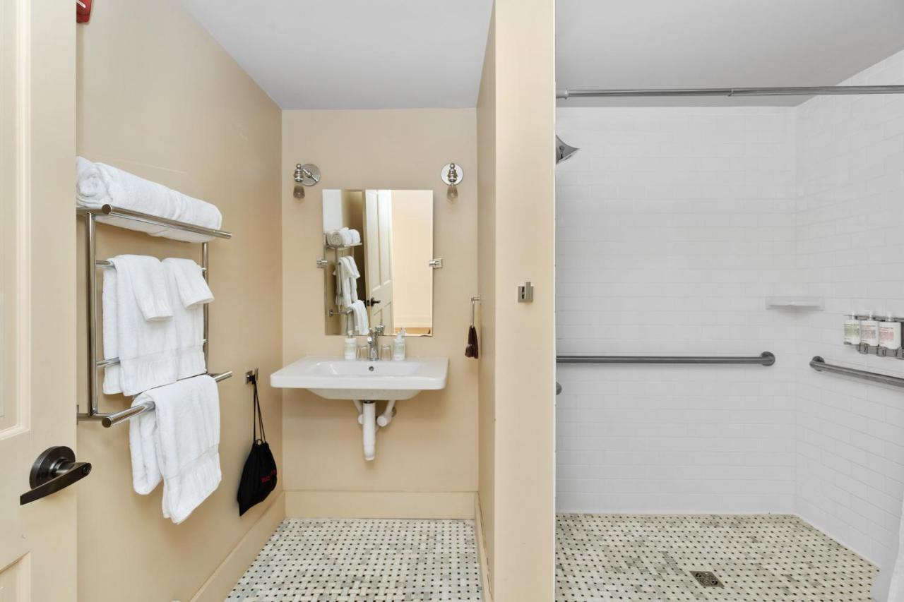 The Francis Hotel — photo 7