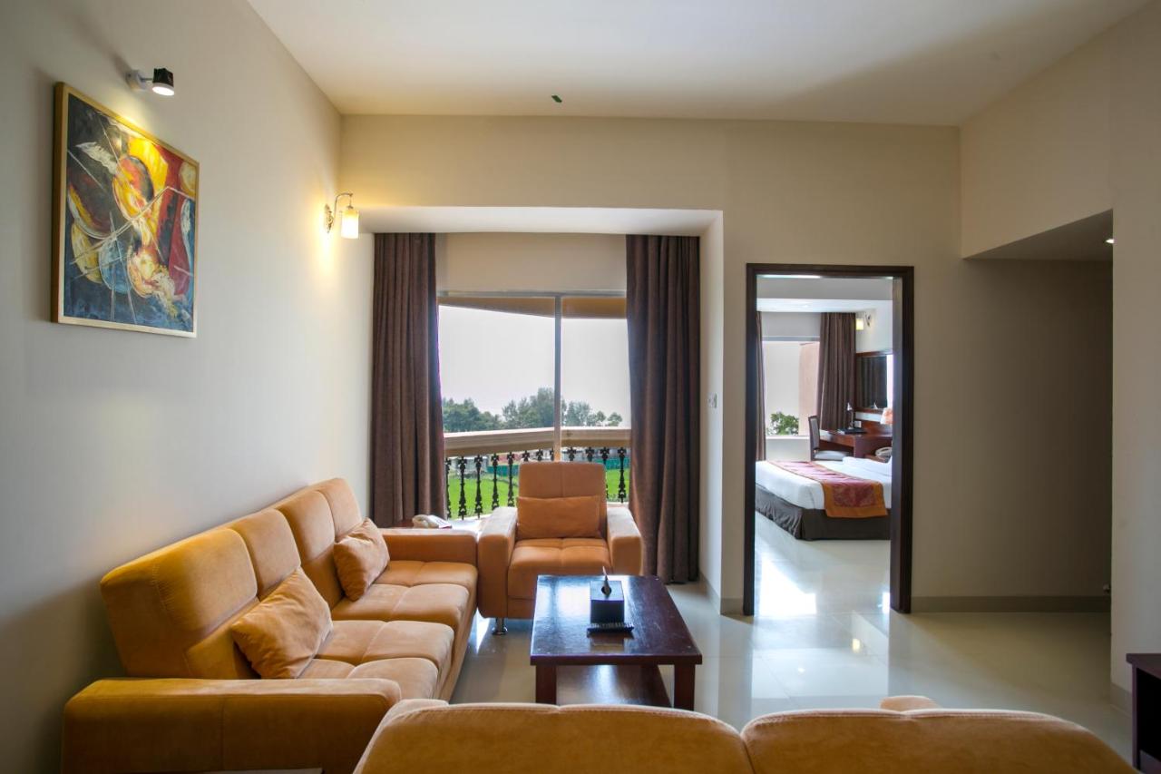 Beach: Sea Pearl Beach Resort & Spa Cox's Bazar