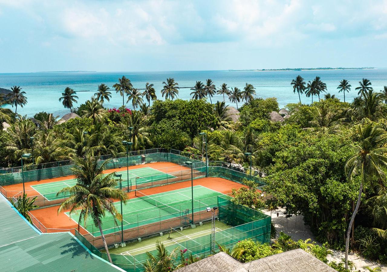 Tennis court: Sun Siyam Iru Fushi