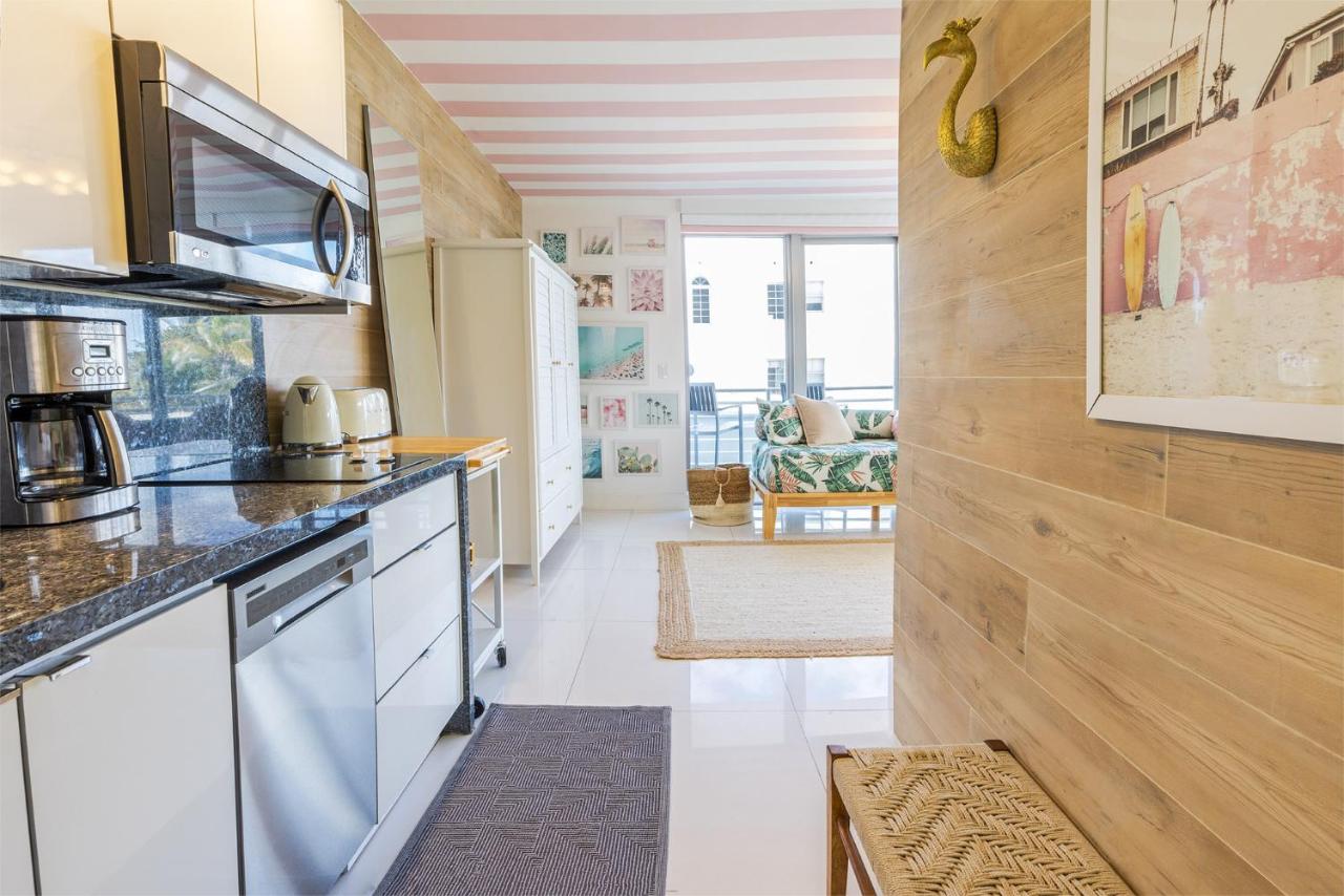 Boutique Suite with Huge Terrace and Rooftop Pool - 5