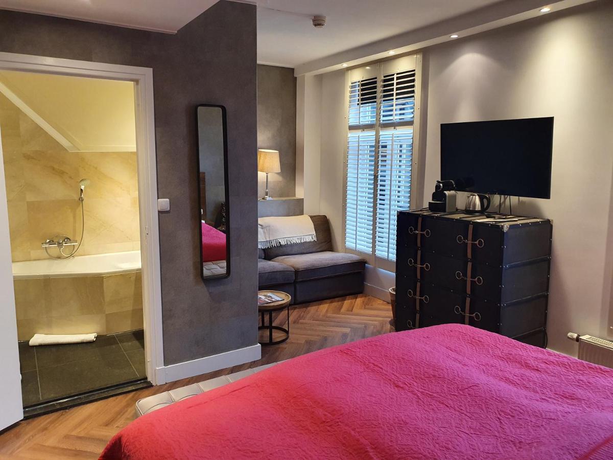 Een TV en/of entertainmentcenter bij Badhotel Bruin 