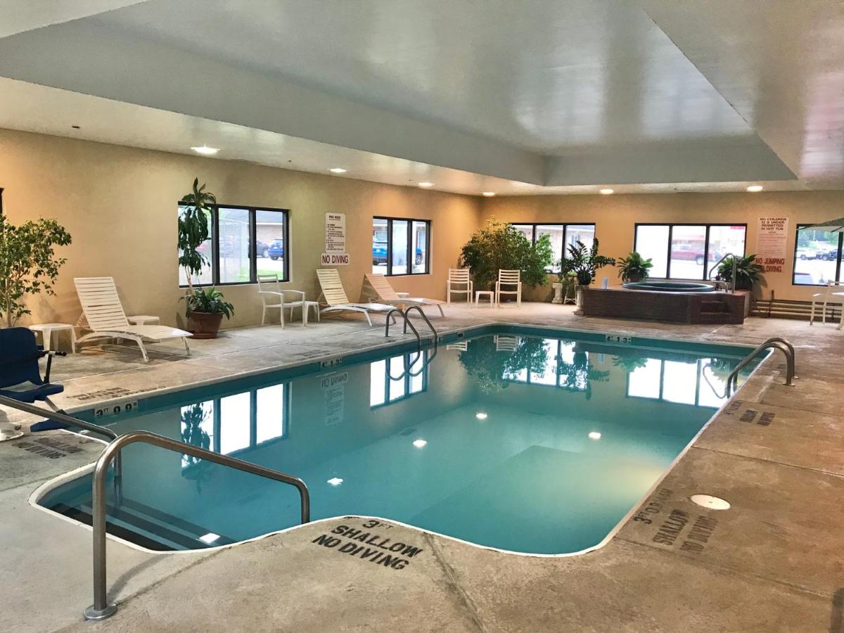 Heated swimming pool: Comfort Inn Duncansville – Altoona