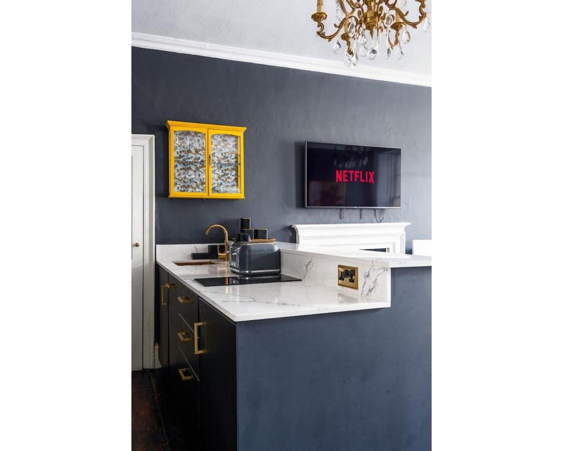 Bennett's Lodgings - Stylish 2BR Georgian Flat - Heart of Bath - Sleep 6 - 4