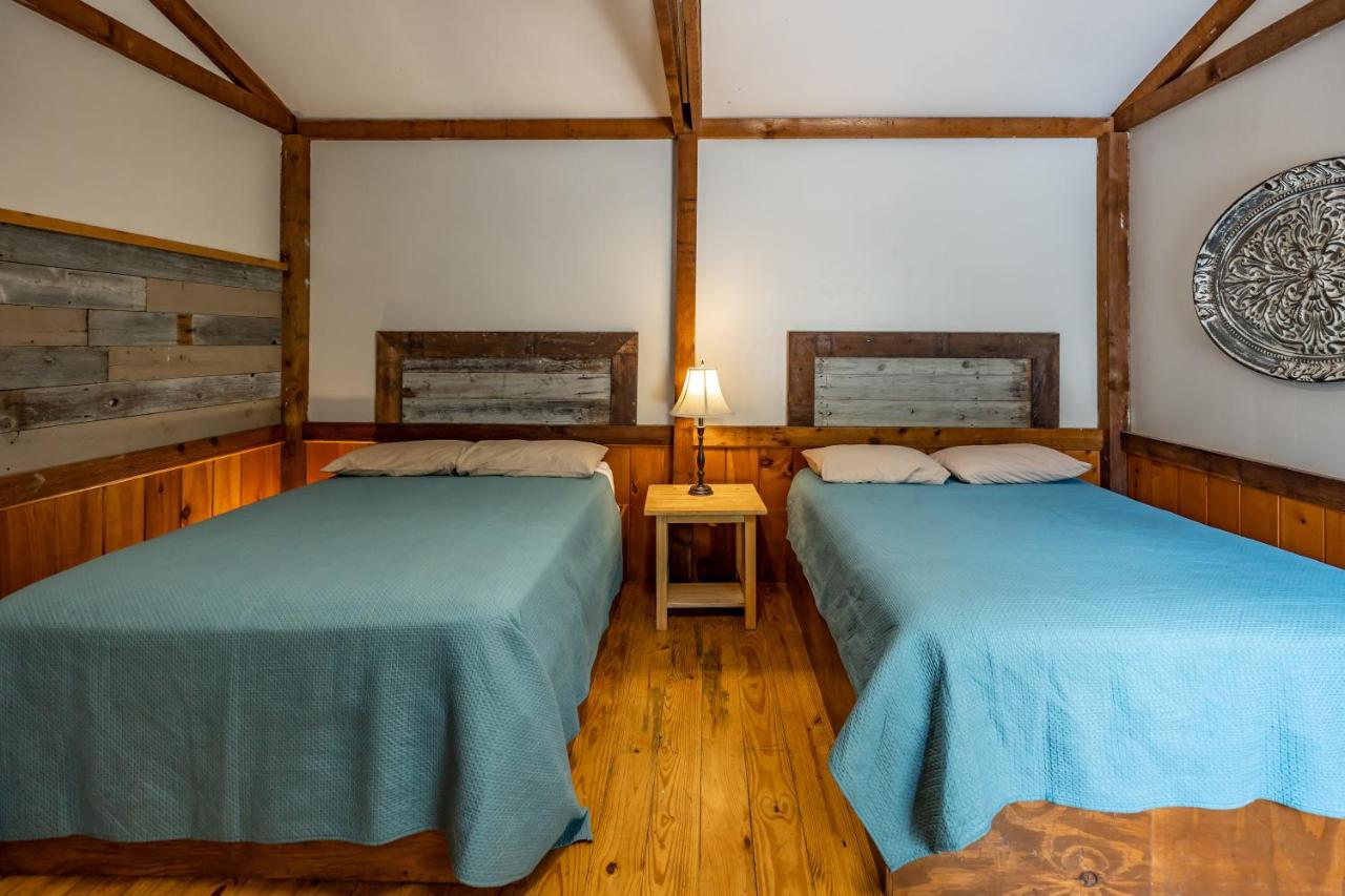 The Historic Leakey Inn — photo 12
