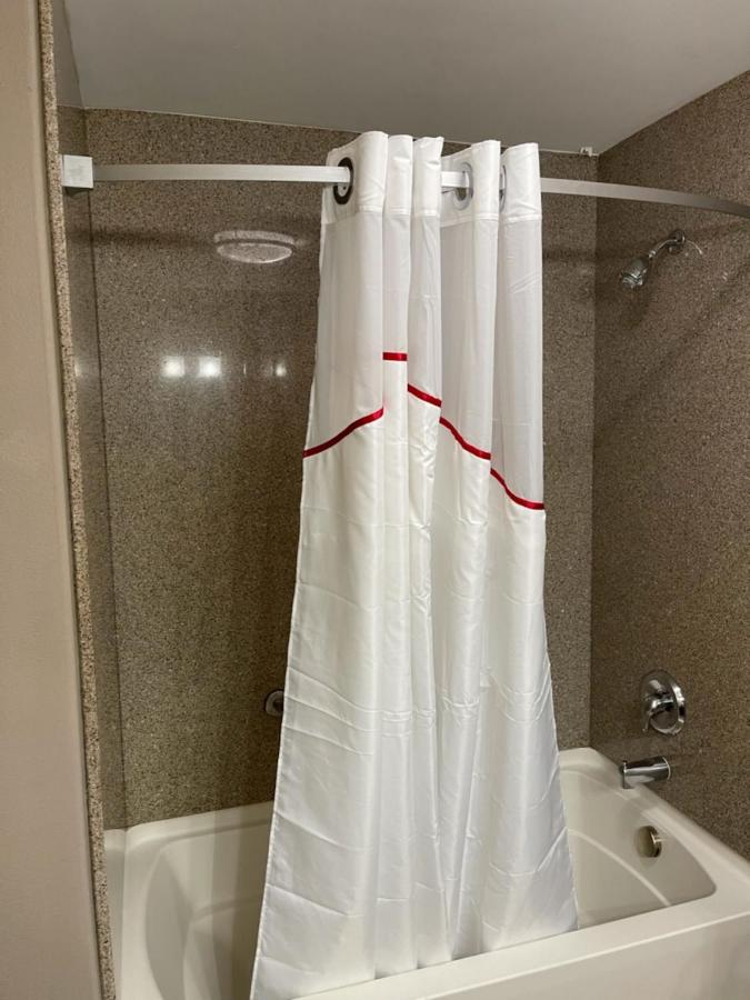 Budget Inn Of Melvindale — photo 24