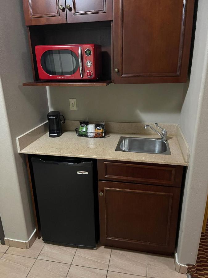 Budget Inn Of Melvindale — photo 5