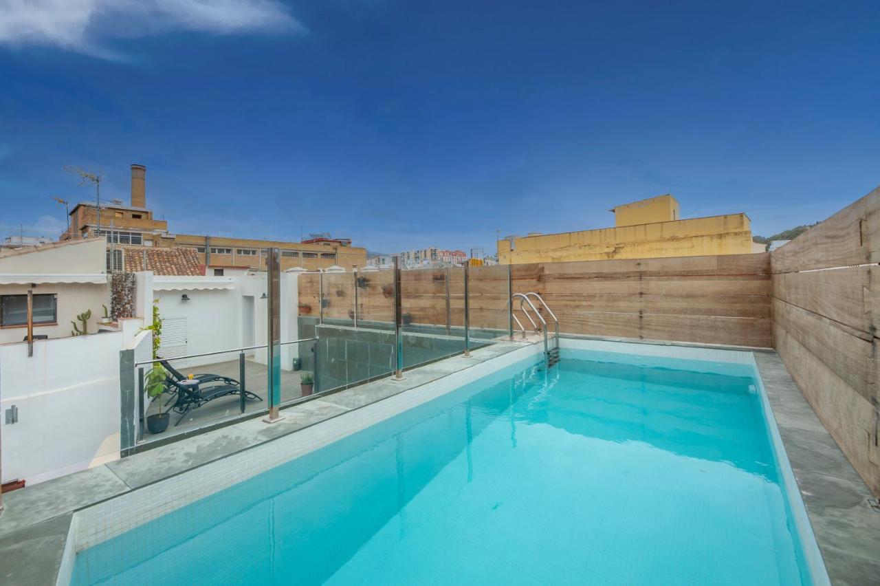 Rooftop swimming pool: SIROCO APARTMENT ROOF POOL and Solarium