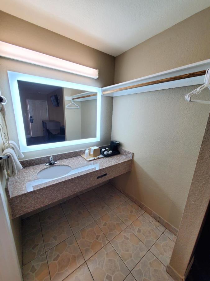 Bonita Inn Motel — photo 15